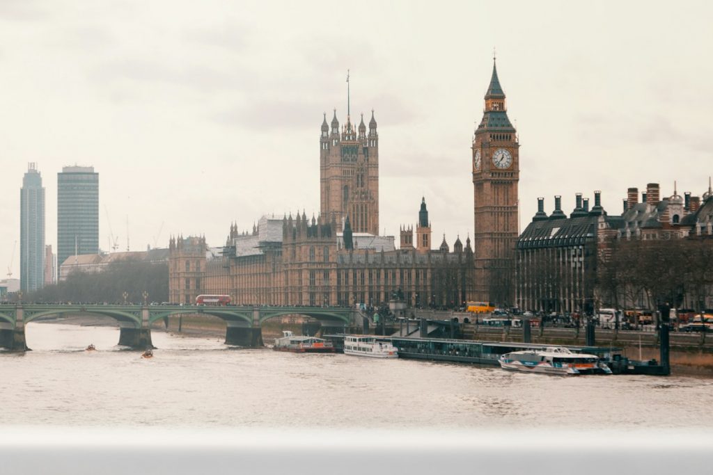 Automate Your Endorsement Journey: Why AI-Powered UK Innovator Visa Application Assistant Outperforms Courses
