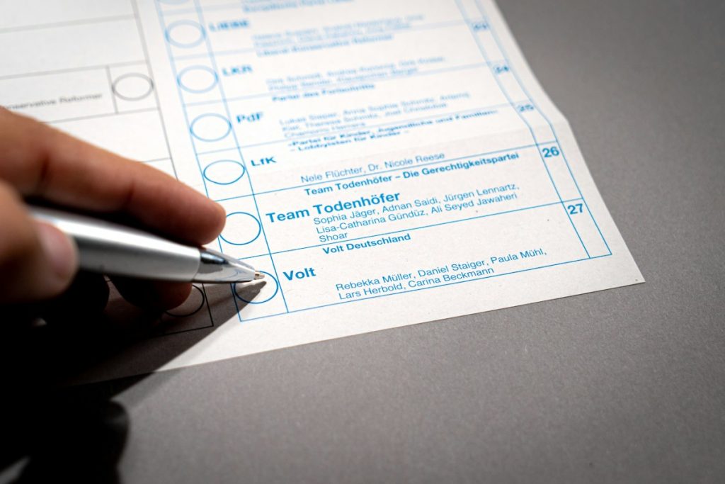 Mastering Verification Checklists: How AI-Powered UK Innovator Visa Application Assistant Streamlines Founder Compliance
