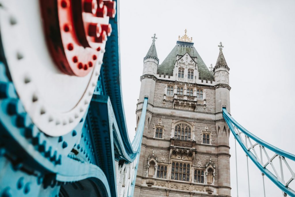 Switching from Skilled Worker to Founder: AI-Powered UK Innovator Visa Application Assistant Guide