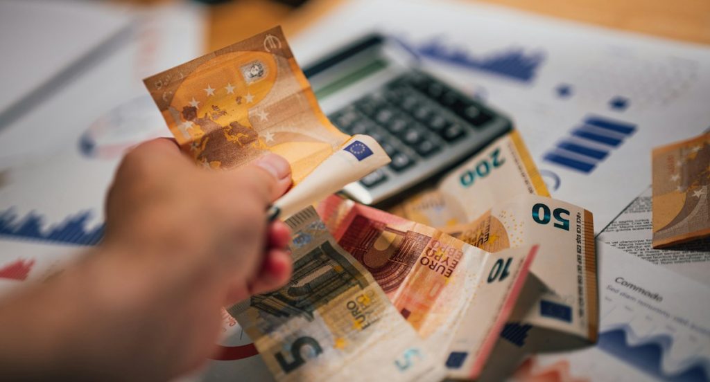 Automating Financial Viability: How AI-Powered UK Innovator Visa Application Assistant Empowers UK Visa Scale-Ups